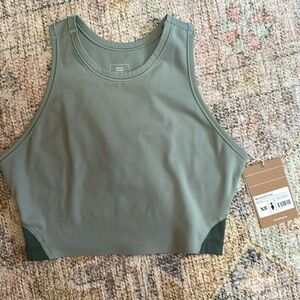 On Running Movement Crop in Moss/Ivy *NWT